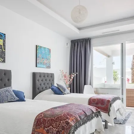 Oasis Beachfront Golden Mile בית נופש